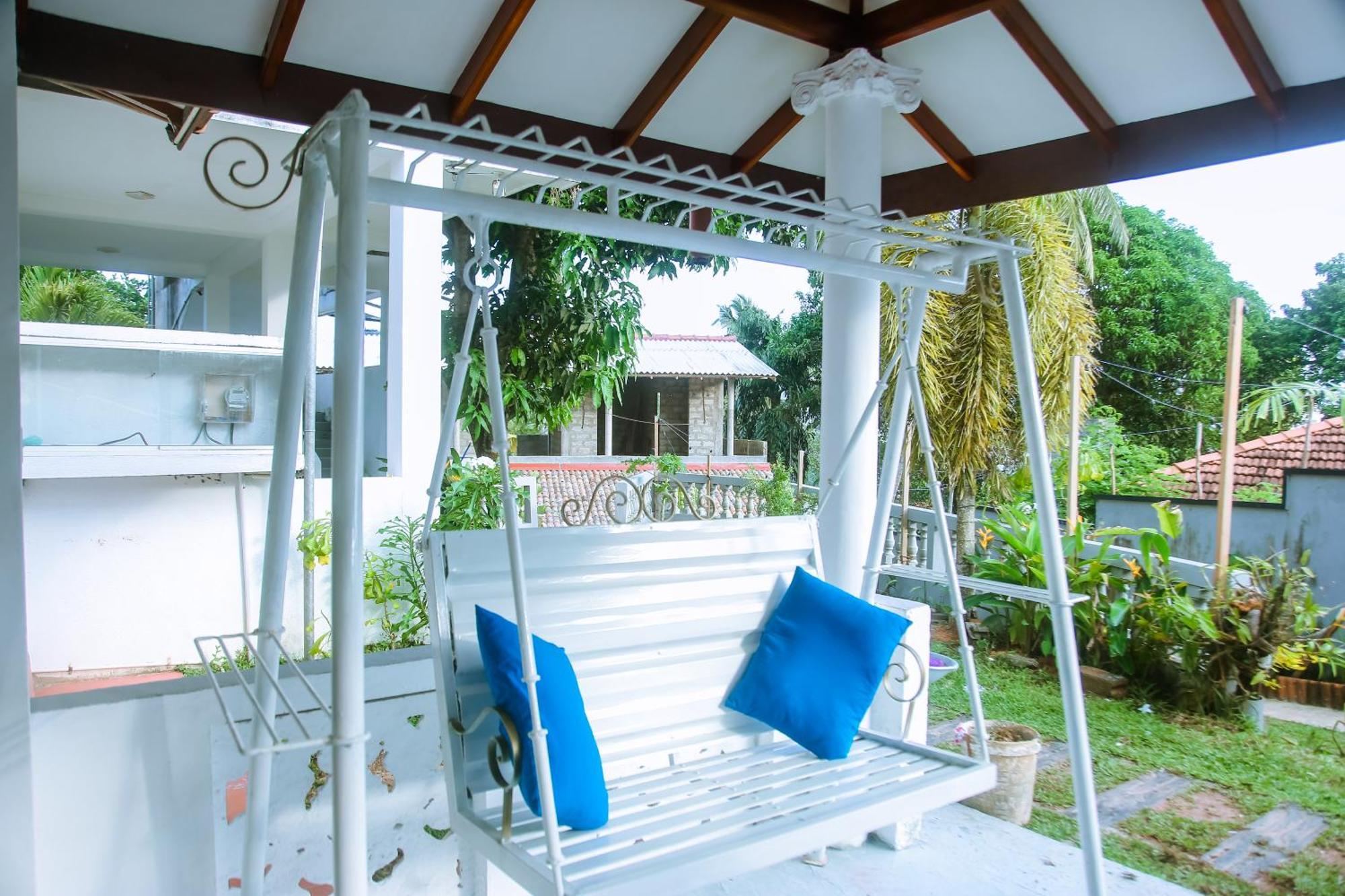 Blue Sky Hotel Mirissa Exterior foto