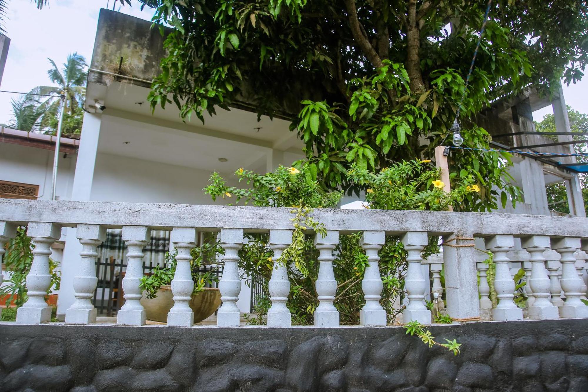 Blue Sky Hotel Mirissa Exterior foto